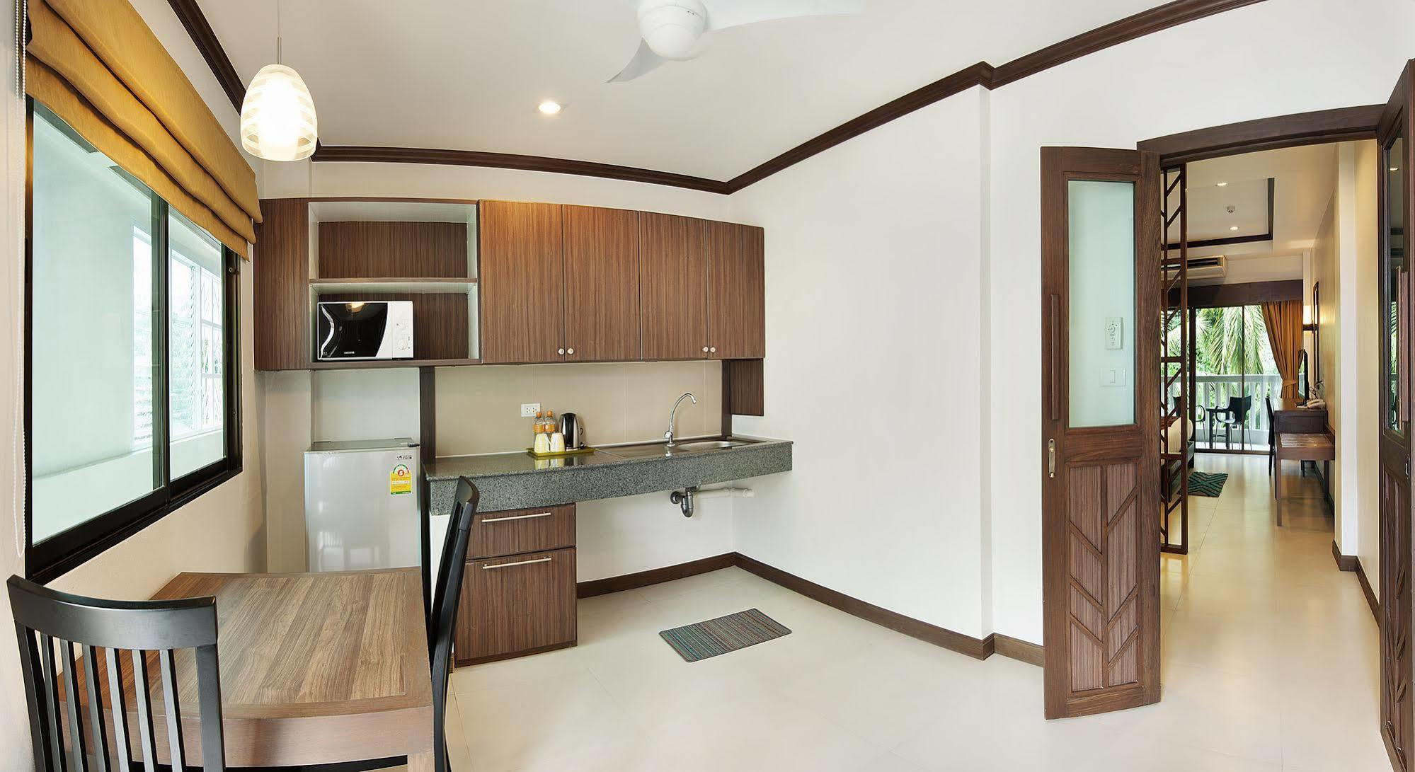 Aparthotel Ratana Hill Patong Exterior foto